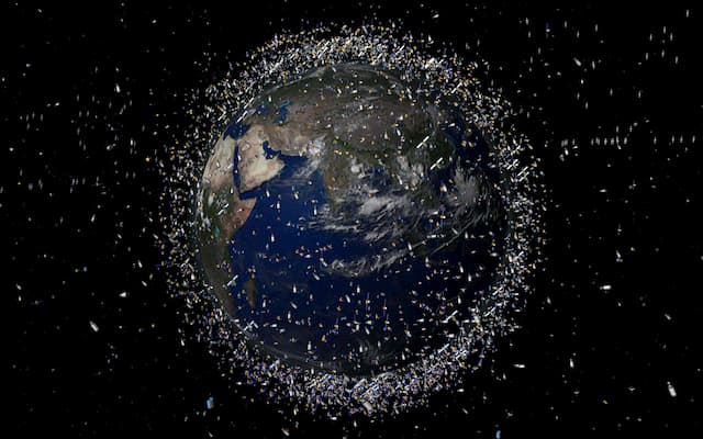 nombre de satellites en orbite autour de la Terre Le nombre de satellites augmente tous les ans et inquiète les agences spatiales car les débris deviennent dangereux
